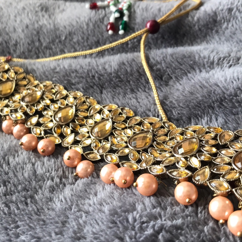 Indian/Pakistani choker